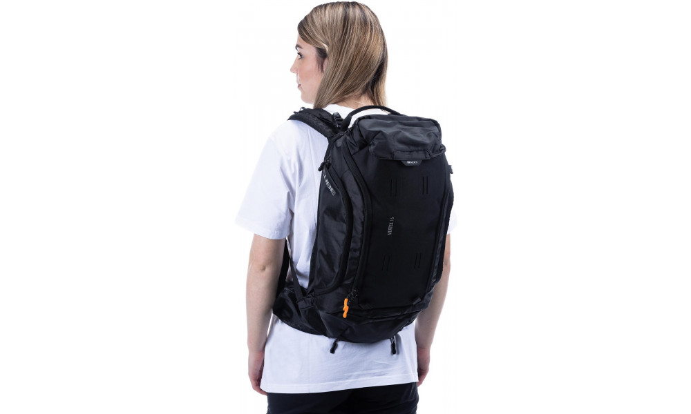 Mugursoma Cube Vertex 16 black - 2