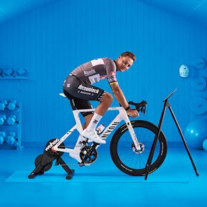 Trenažieris Wahoo KICKR Core 2 + Zwift Cog/Click